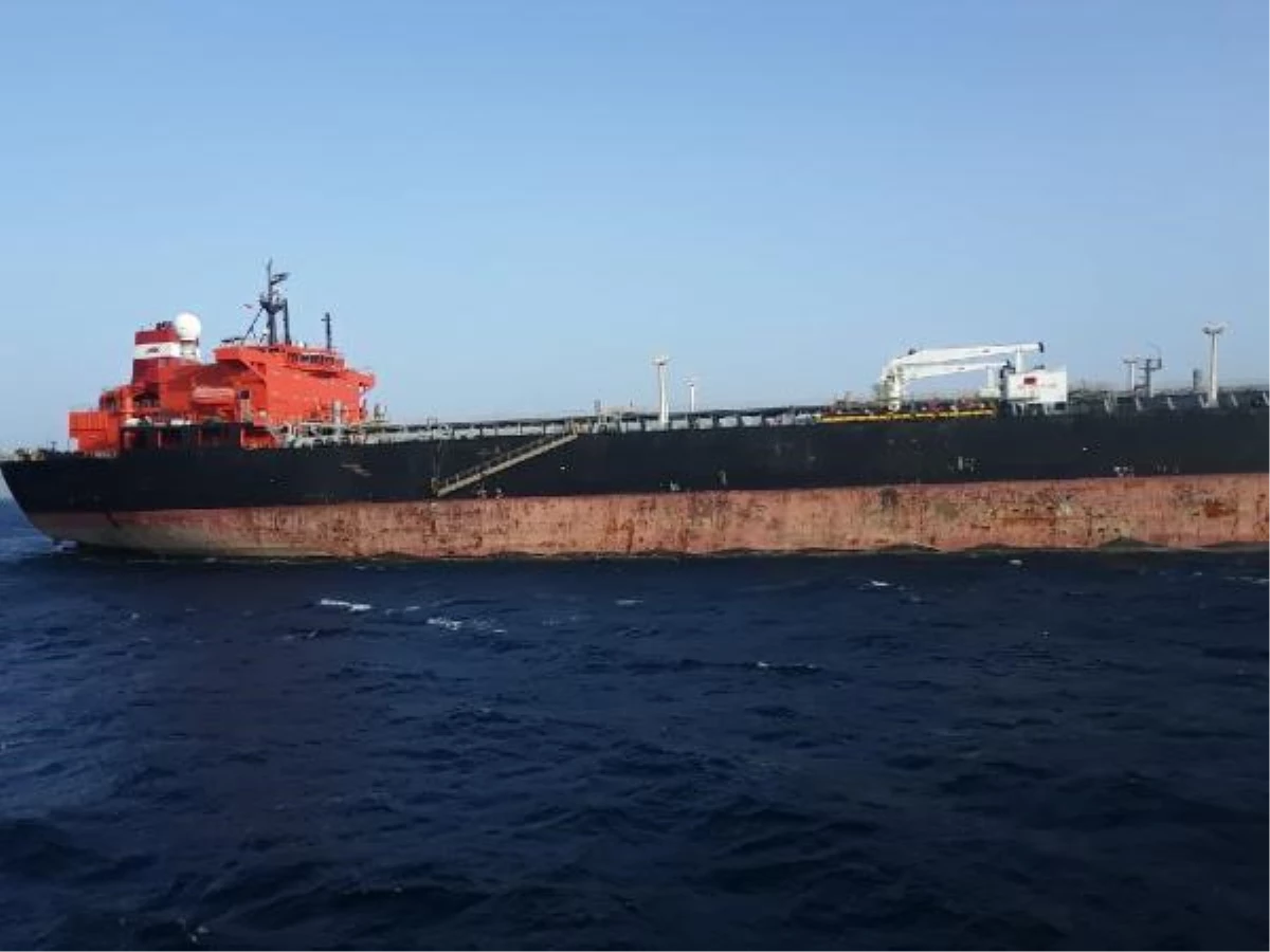 Çanakkale Boğazı\'nda petrol yüklü gemi makina arızası yaptı