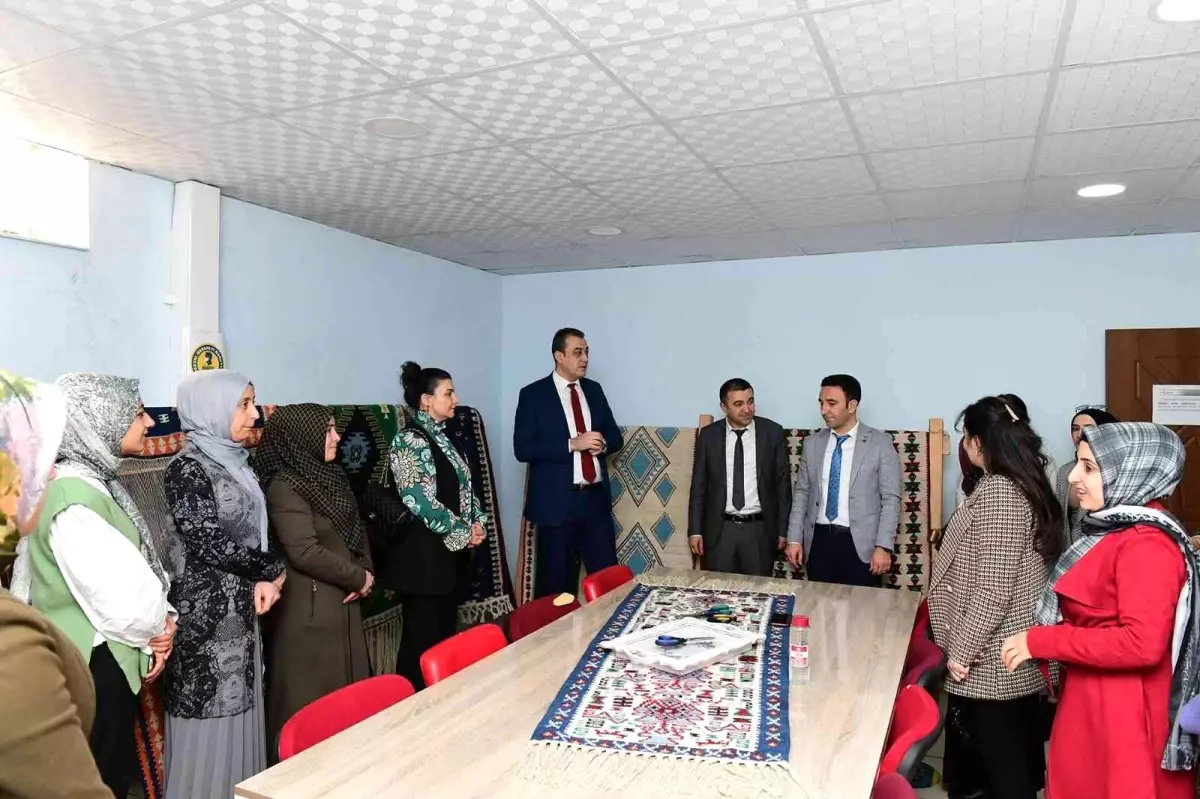 Çatak'taki kilim kursunda ilk kesim törenle yapıldı