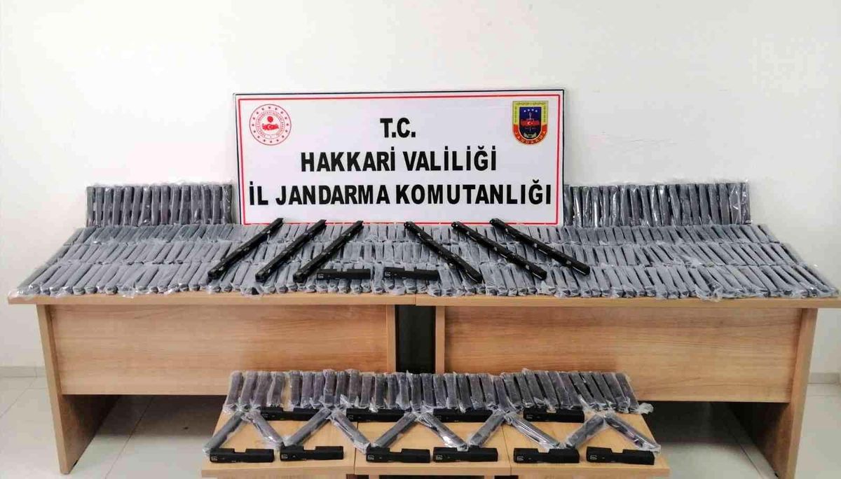 Derecik\'te 400 adet tabanca üst kapağı ele geçirildi