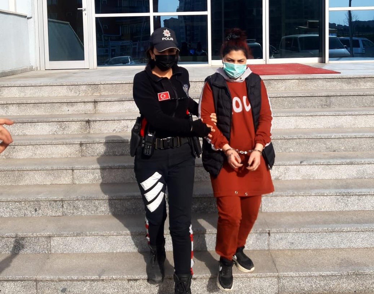 Edirne\'de oğlunun kavga ettiği kişiyi bıçaklayan kadın tutuklandı