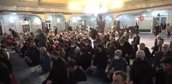 Elazığ'da ilk teravih namazında camiler doldu taştı