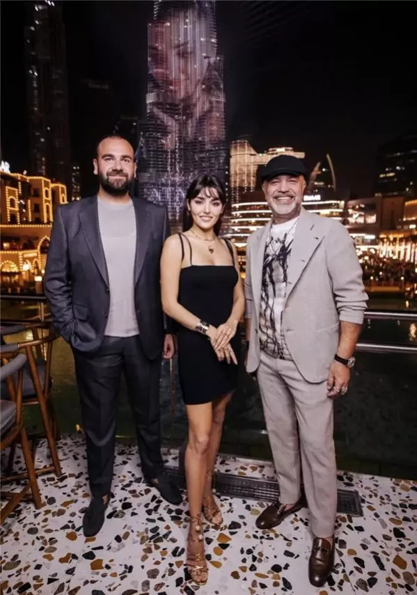 Hande Erçel'e Büyük Sürpriz!