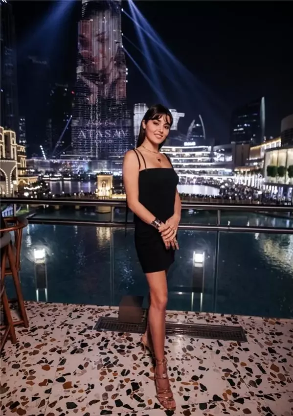 Hande Erçel'e Büyük Sürpriz!