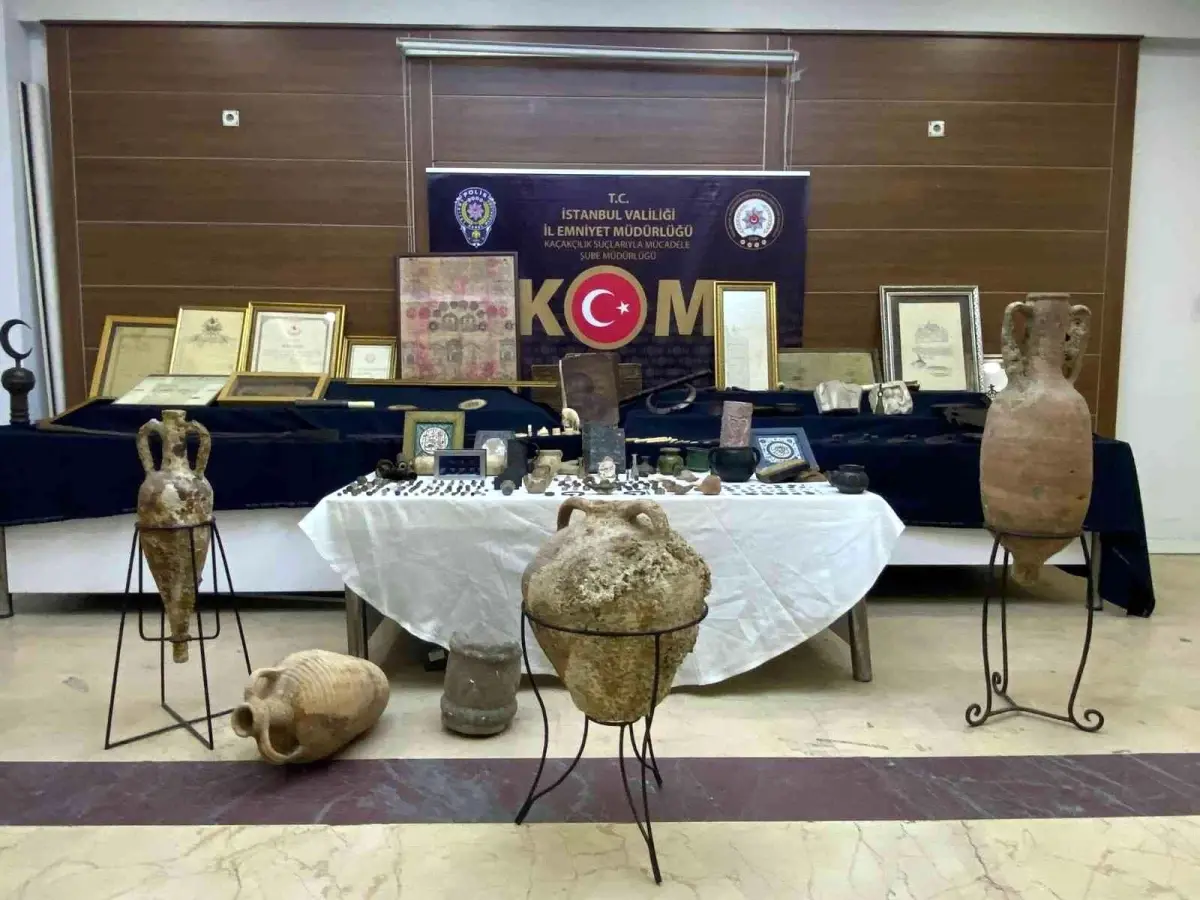 Son dakika haberi... İstanbul\'da tarihi eser kaçakçılarına operasyon: 5 gözaltı