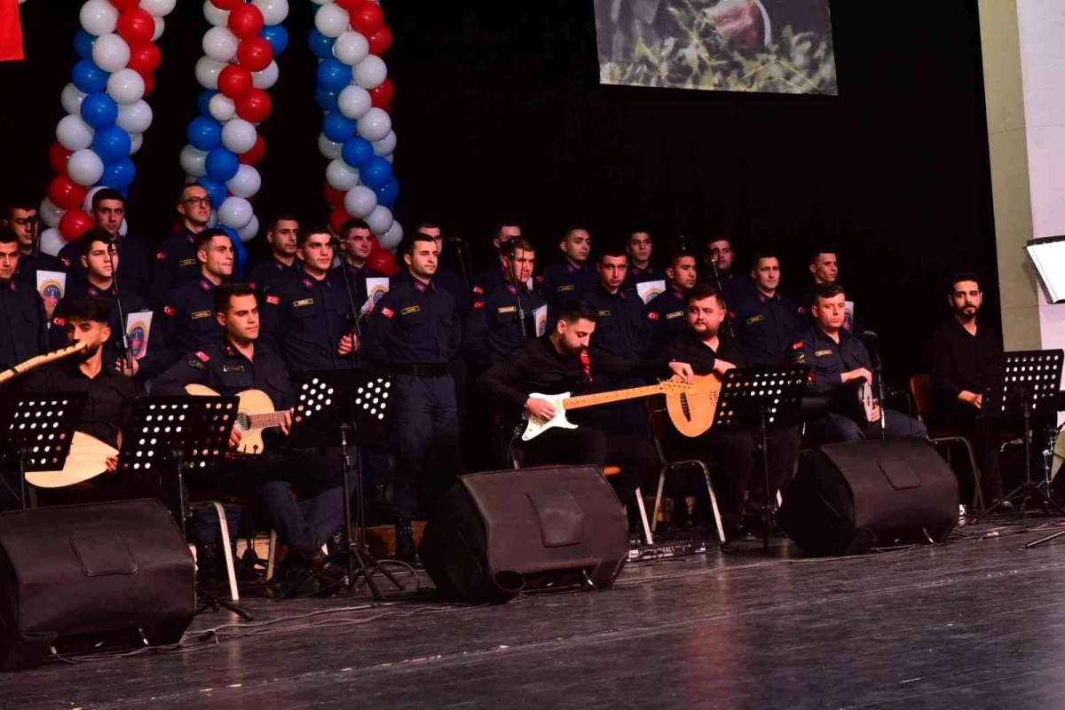 Jandarma korosu konser verdi