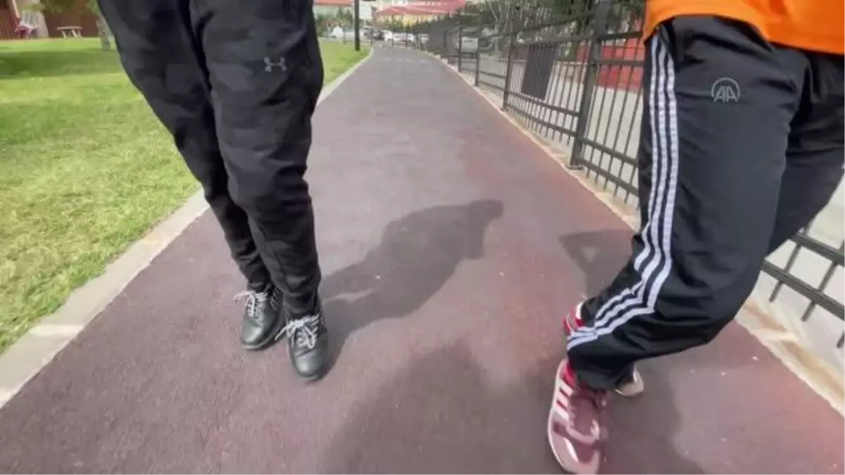 KAHRAMANMARAŞ - Otizmli piyanist atlet, "yapamazsın" diyenlere inat güzel sanatlar lisesinde okuyor