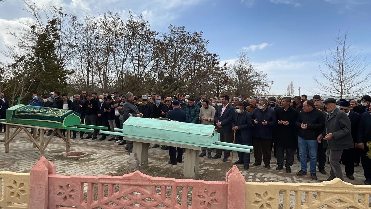 Son dakika haber! Konya\'daki trafik kazasında hayatını kaybeden çiftin cenazesi defnedildi
