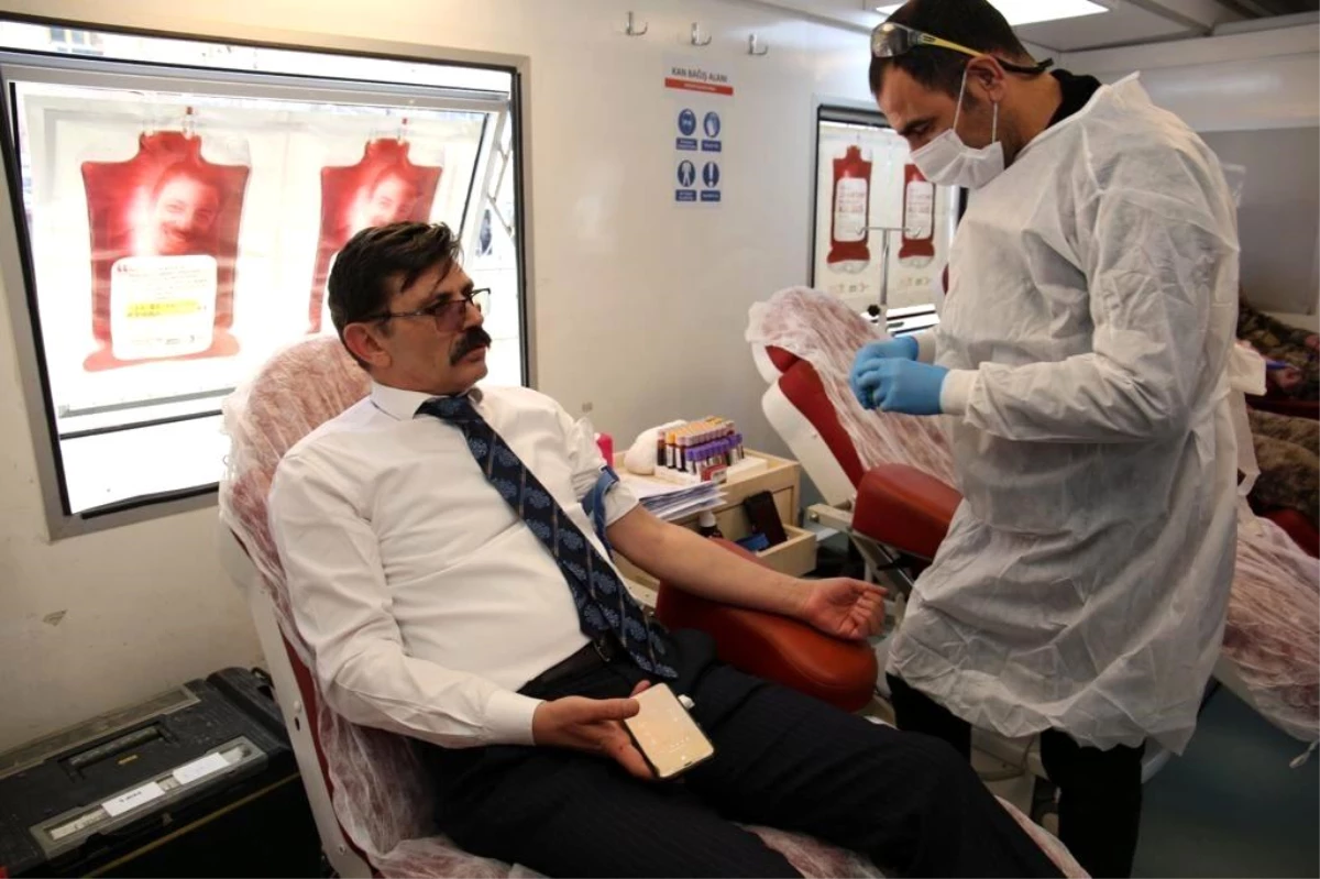 Malatya\'da polis ve jandarma kan bağışında bulundu