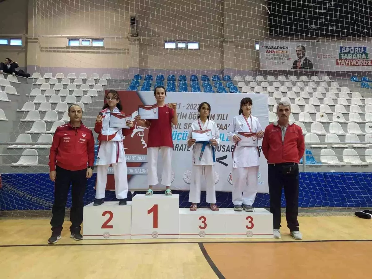 Okullar arası Karate grup müsabakalarında Kayseri rüzgarı esti