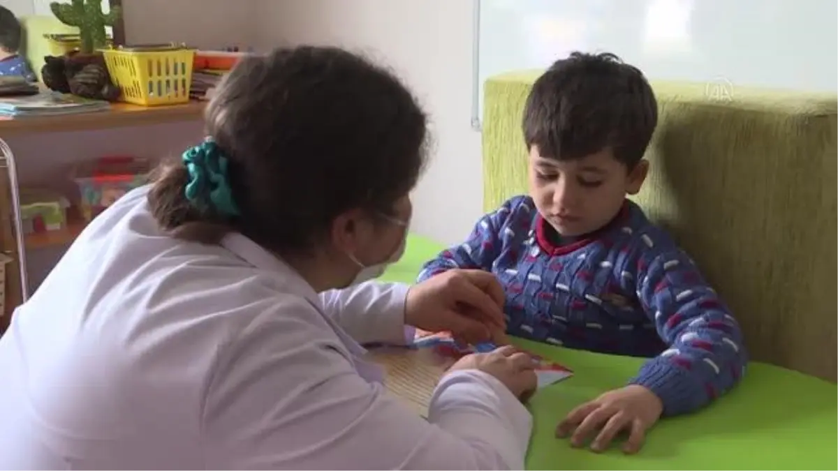 Otizmli 6 yaşındaki Emirhan, özel eğitimlerle her geçen gün daha da iyileşiyor