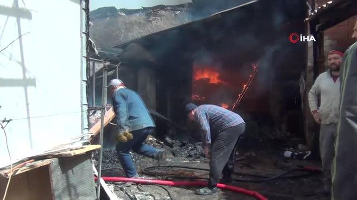 Samanlıkta çıkan yangın paniğe neden oldu