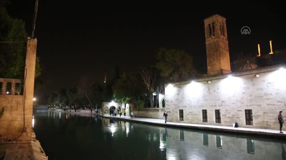 ŞANLIURFA - İlk teravih namazı kılındı