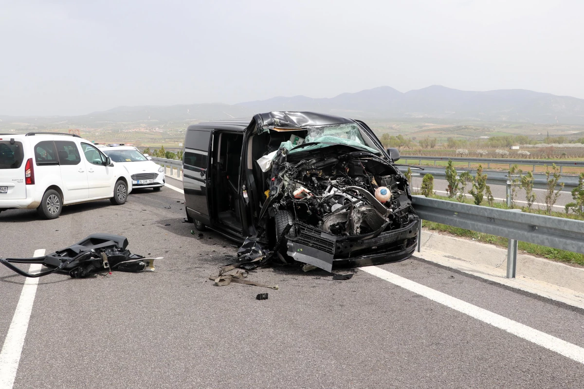 Selami Şahin\'in oğlu Emirhan Şahin trafik kazası geçirdi