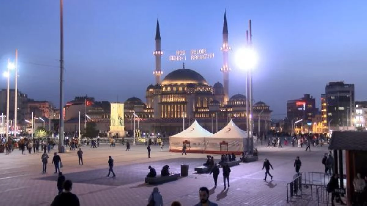 Taksim Camii\'nde ilk teravih namazı kılındı
