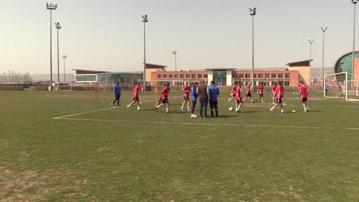 Ukrayna\'daki futbol kulüplerinin altyapısından gelen sporculara Kayserispor kucak açtı