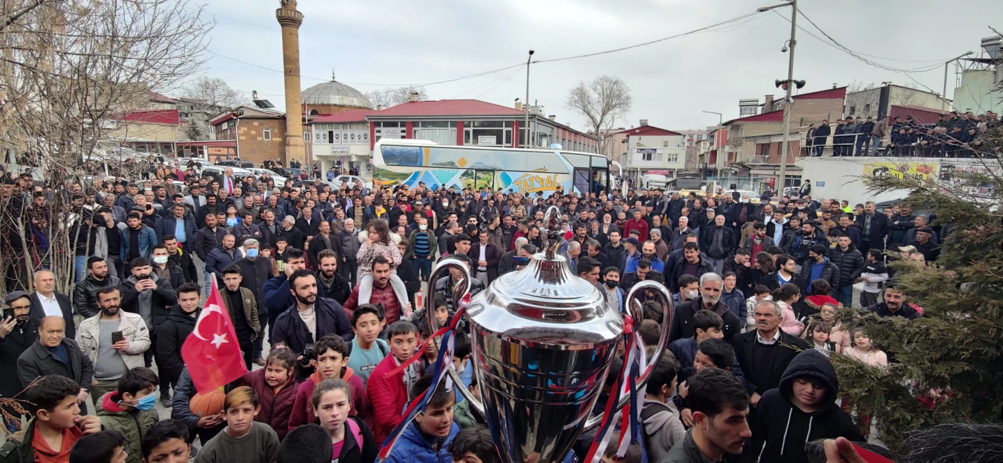 Son dakika haberleri: Voleybol AXA Sigorta Efeler Ligi\'ne yükselen TÜRŞAD\'a coşkulu karşılama