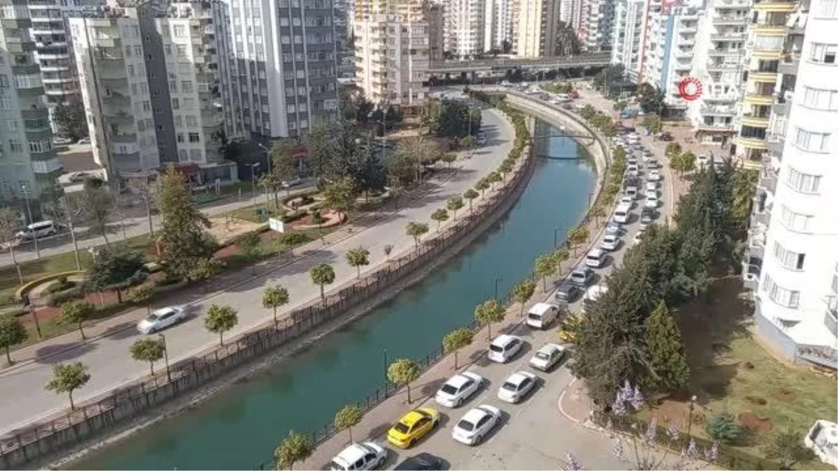 Adana\'da otoyol bağlantı yolları kapatıldı, kilometrelerce kuyruk oluştu