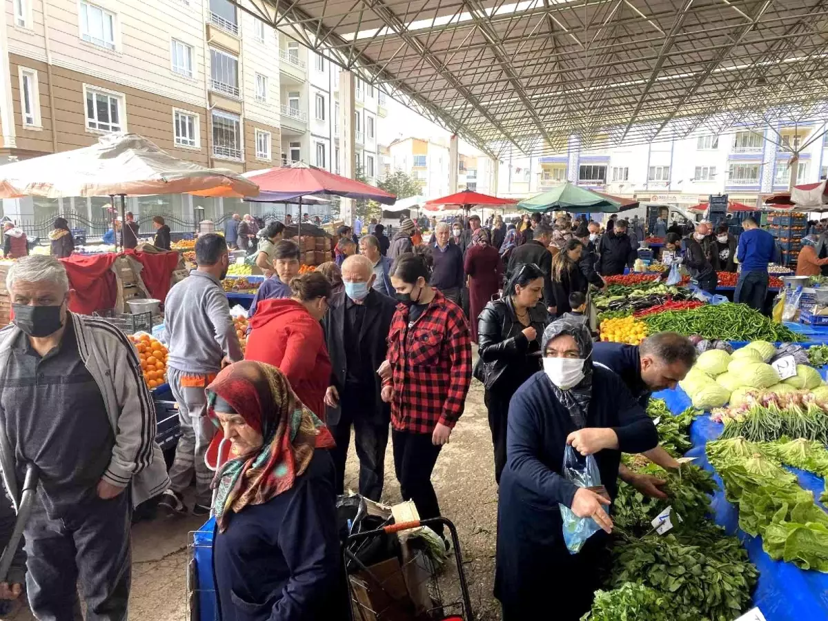 Aksaray\'da semt pazarlarında Ramazan yoğunluğu