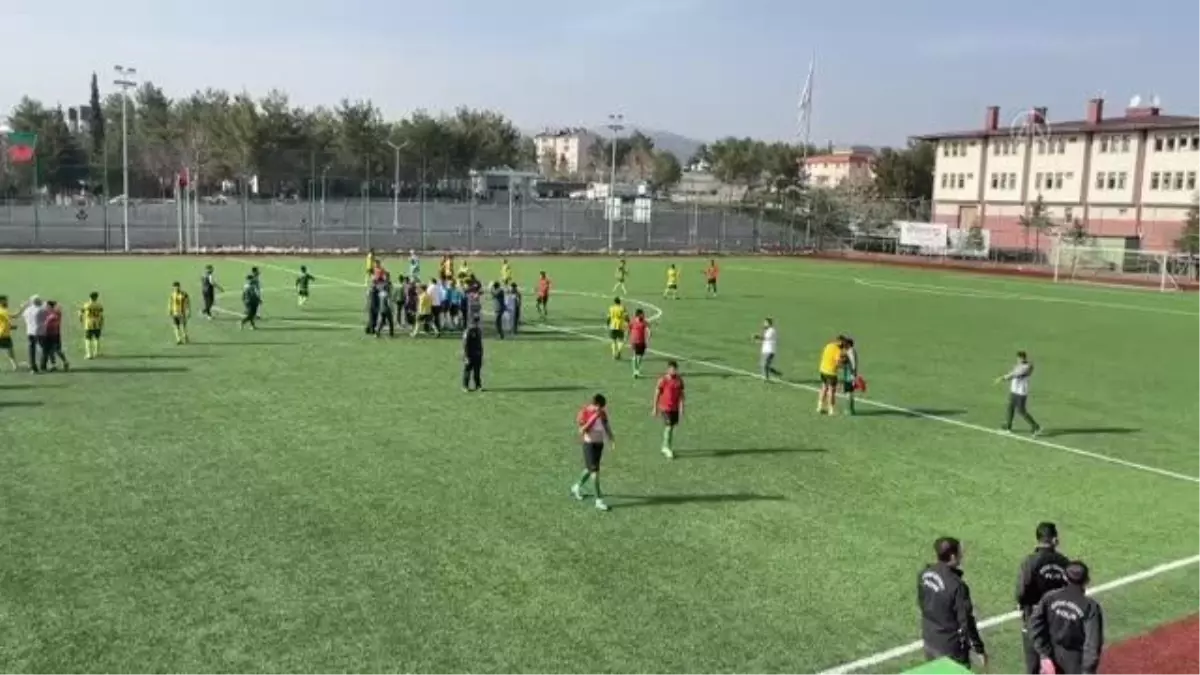 Amatör futbol maçında kavga