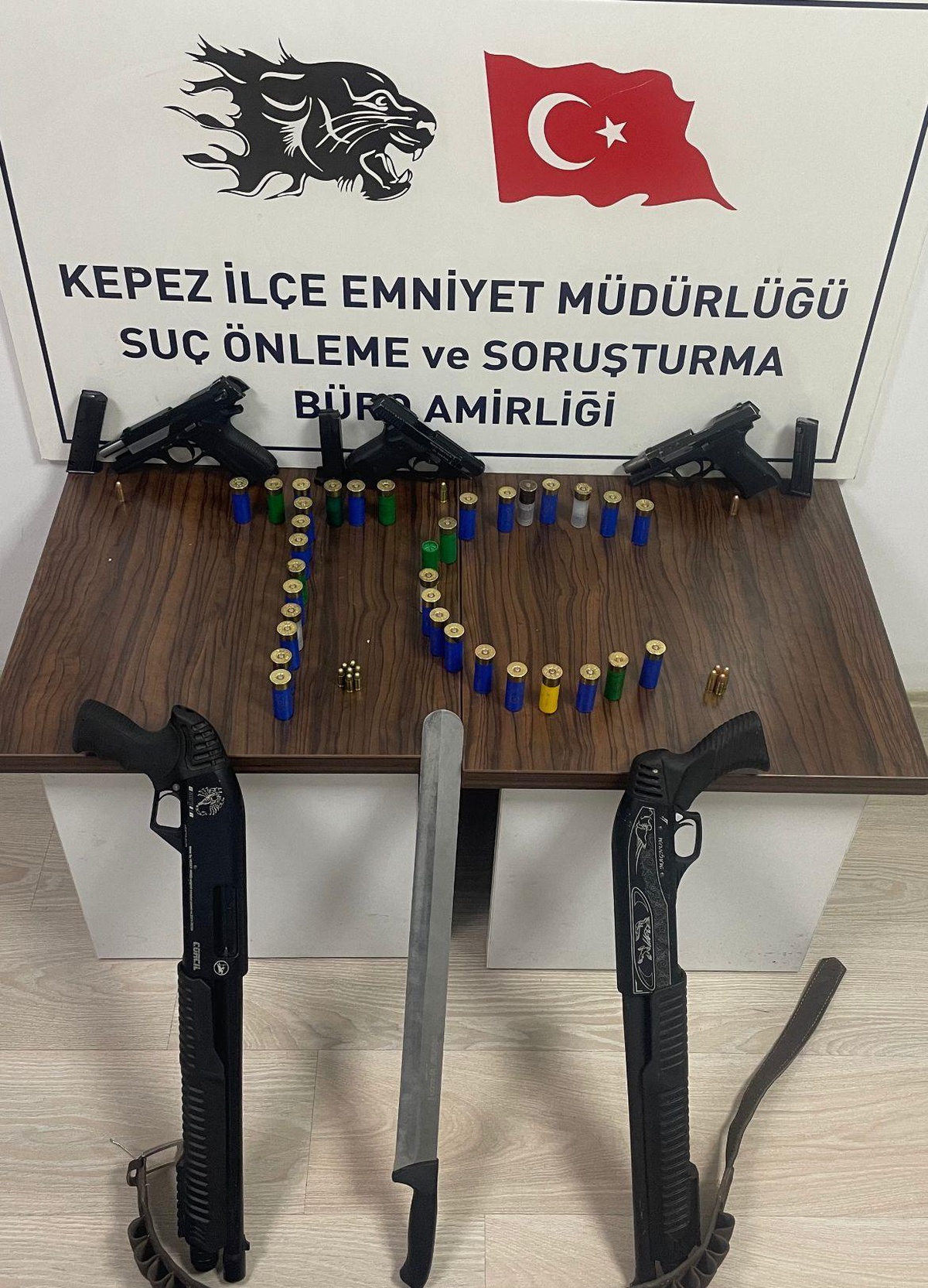 Antalya\'da gasp ve yaralama olaylarına karışan 5 zanlıdan 4\'ü tutuklandı