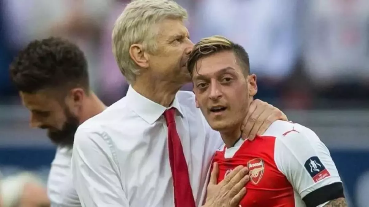 Ünlü futbol adamı Arsen Wenger'den Mesut Özil tavsiyesi: Biraz eğlenmesi gerekiyor