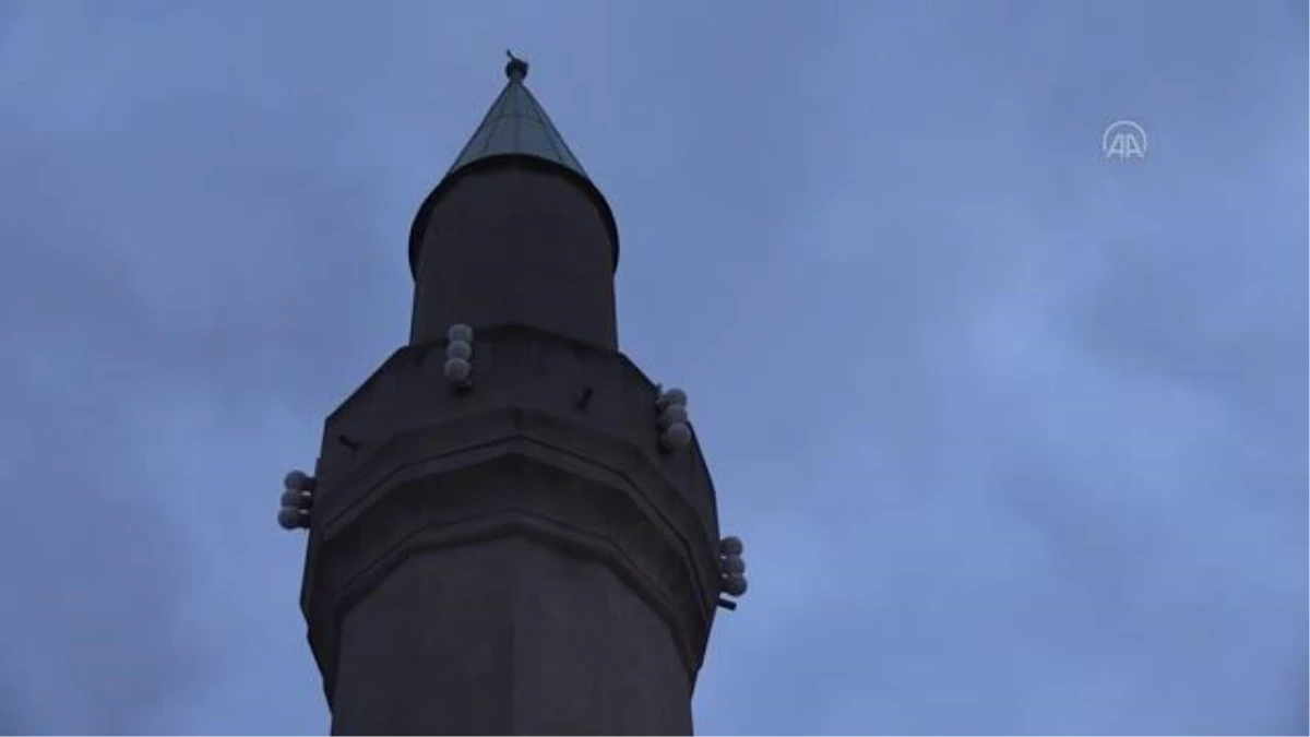 Balkan Müslümanları ilk teravih için camilere akın etti (Sırbistan)