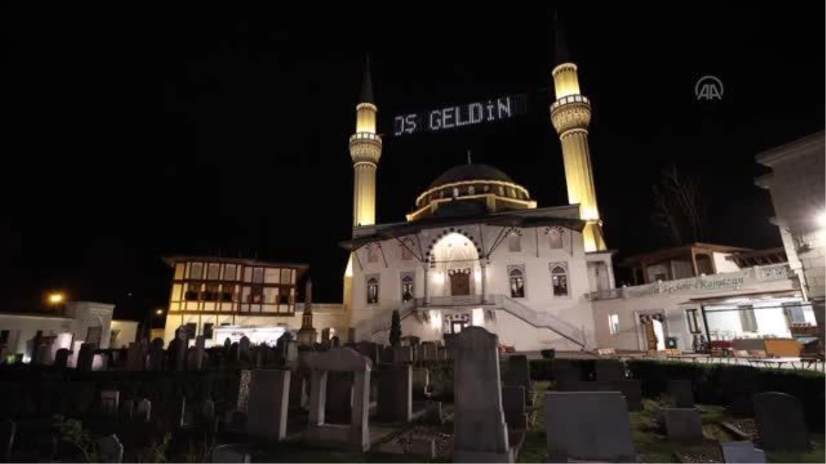 BERLİN- Şehitlik Camii\'nde ramazan ayının ilk teravihi kılındı