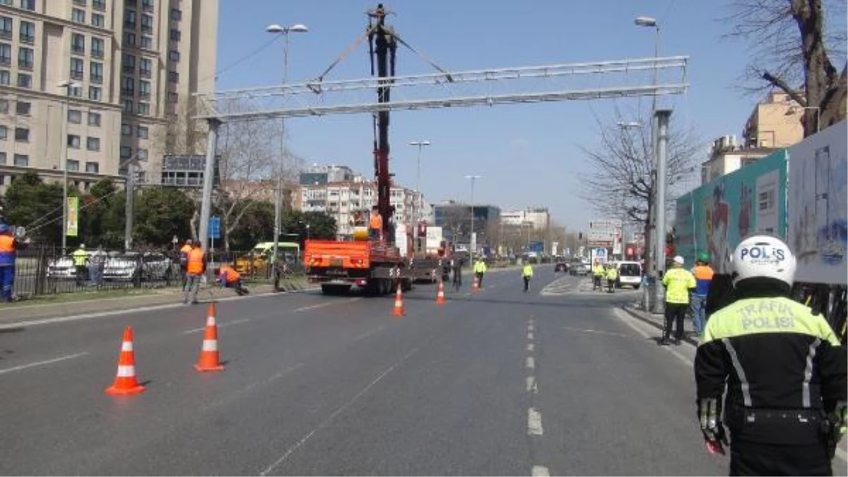 Beşiktaş\'ta yön tabelası tehlikesi: Yol trafiğe kapandı