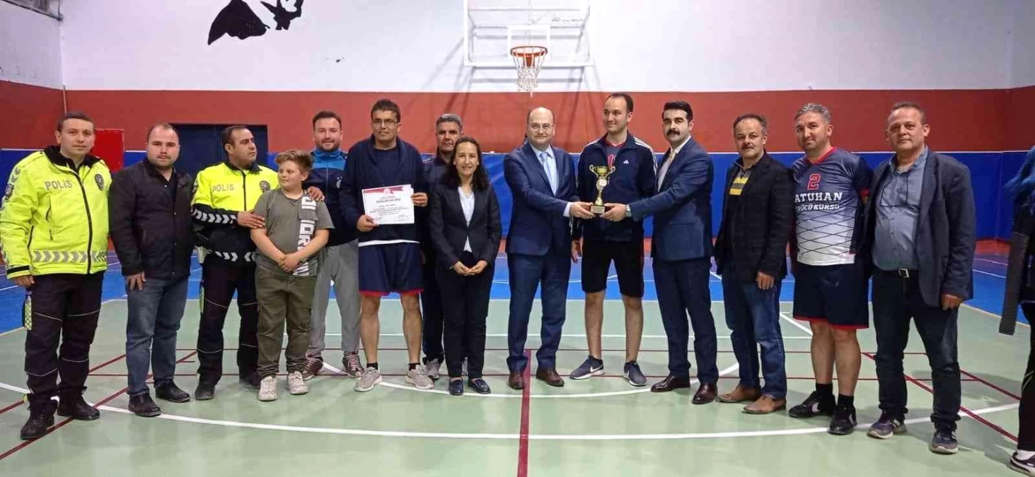 Bozyazı\'da kurumlar arası voleybol turnuvası sona erdi