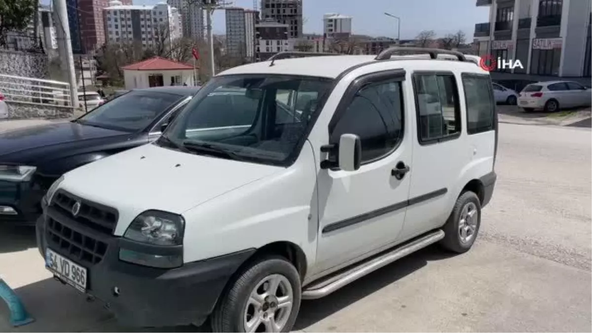 Çaldıkları arabayla gezerken polise yakalandılar