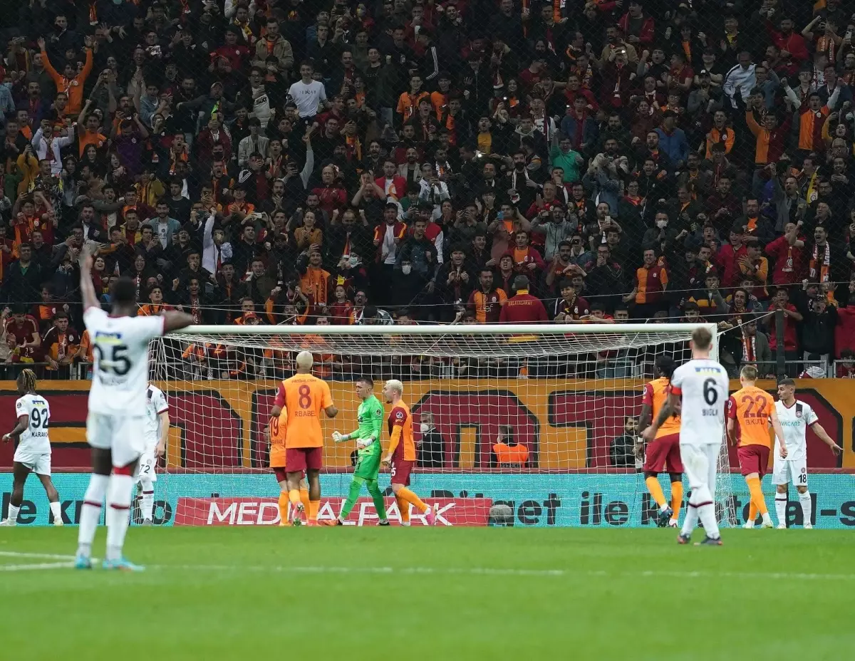 Galatasaray - Fatih Karagümrük maçını 27 bin 522 taraftar izledi