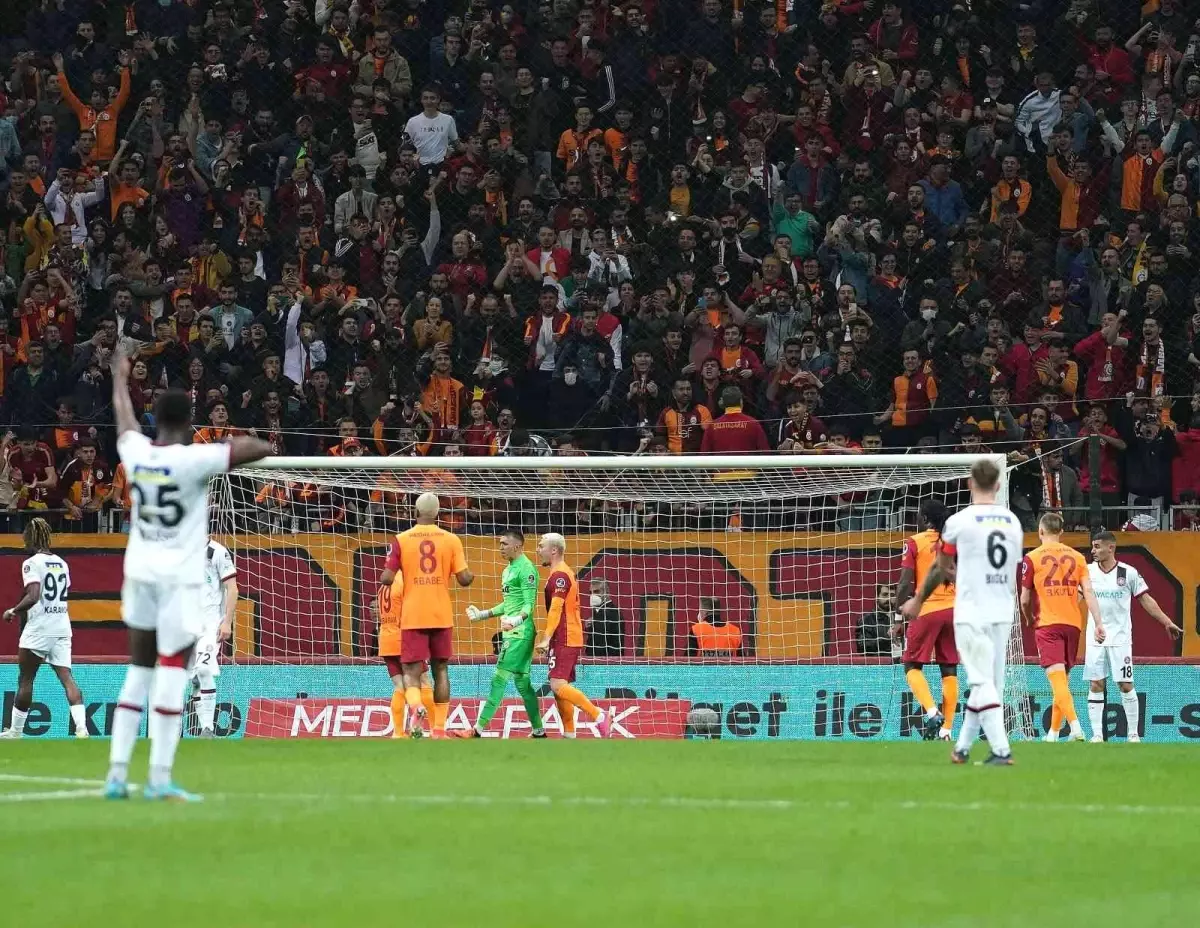 Galatasaray, Karagümrük\'ü Süper Lig\'de ilk kez yendi!