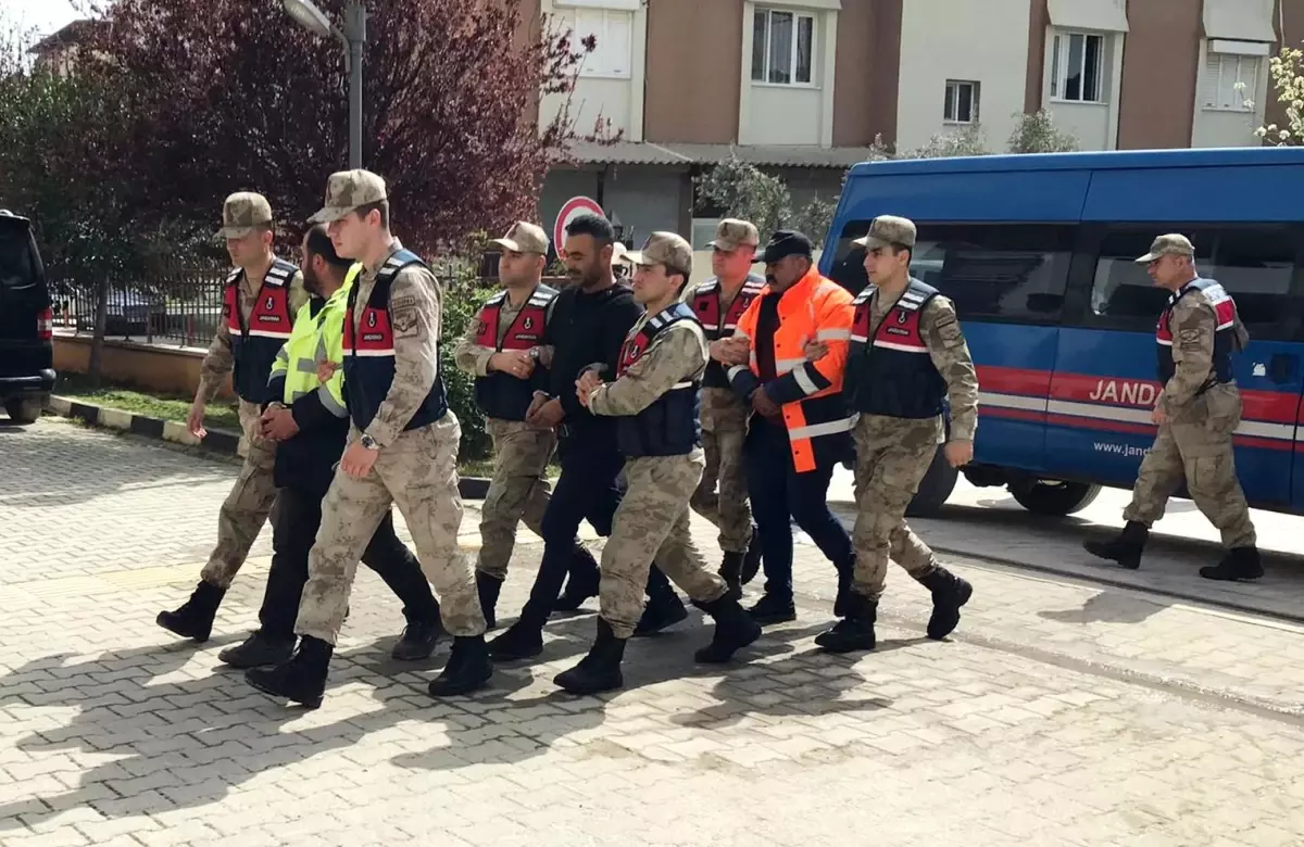 Hatay\'da göçmen kaçakçılığı yapan 2 şüpheli tutuklandı