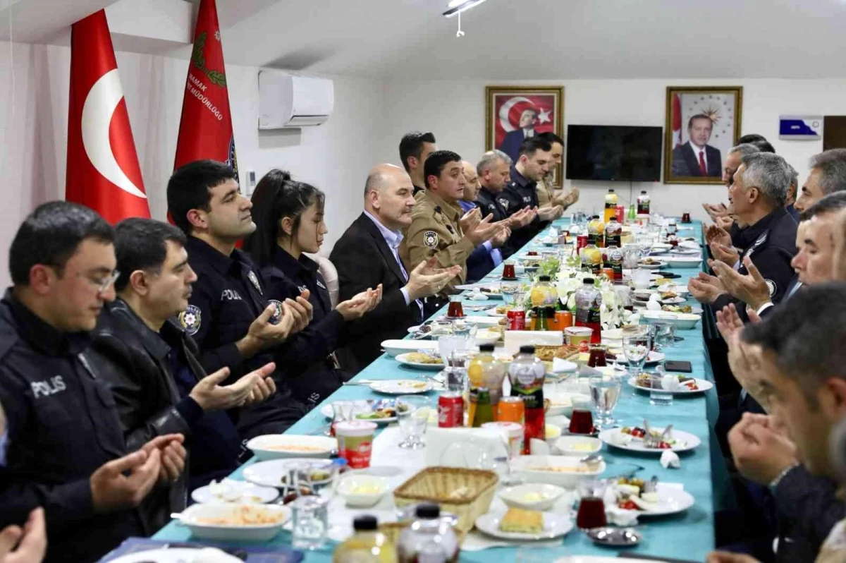 Son dakika haber... İçişleri Bakanı Soylu, Ankara\'da emniyet mensuplarıyla ilk sahurunu yaptı