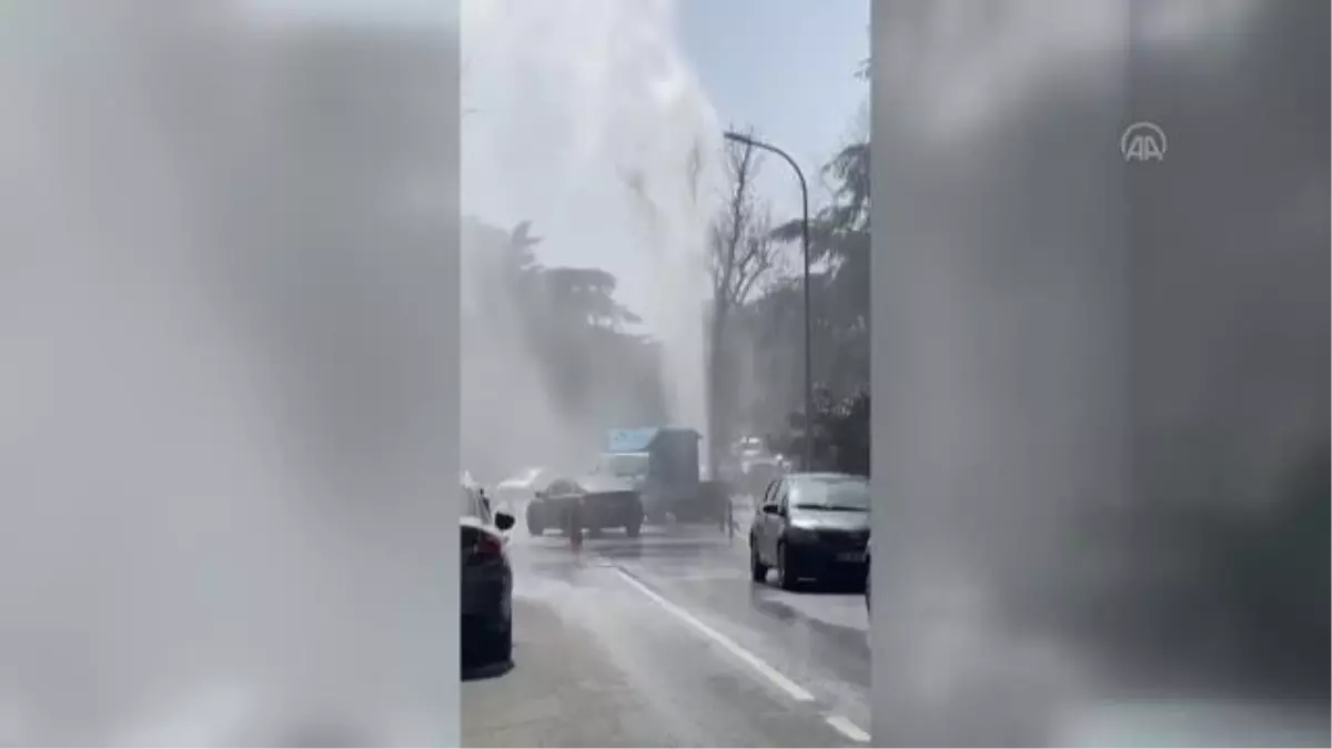 Kadıköy\'de çalışma sırasında İSKİ\'ye ait su borusu patladı