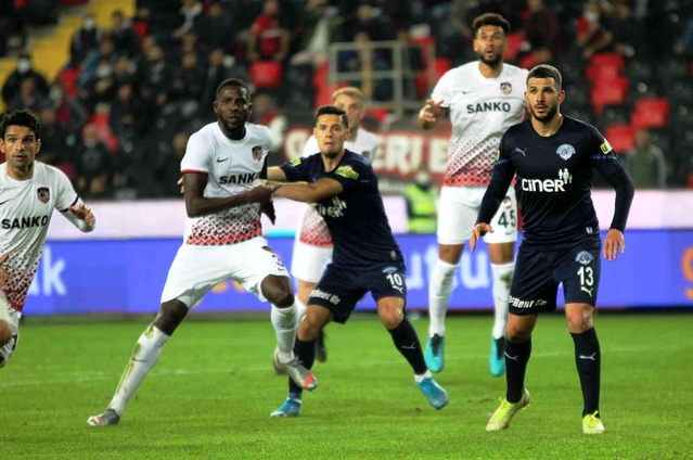 Kasımpaşa Süper Lig'de ilk peşinde