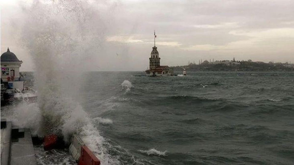 Meteoroloji ve AKOM peş peşe uyarılar yaptı: Kuvvetli fırtına geliyor, dikkatli olun!