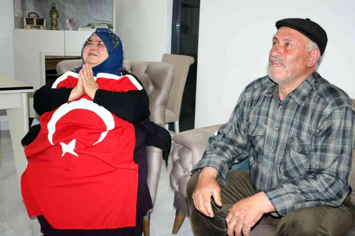 Rıza Kayaalp\'in ailesi ve vatandaşlar şampiyonluk maçını heyecanla izledi