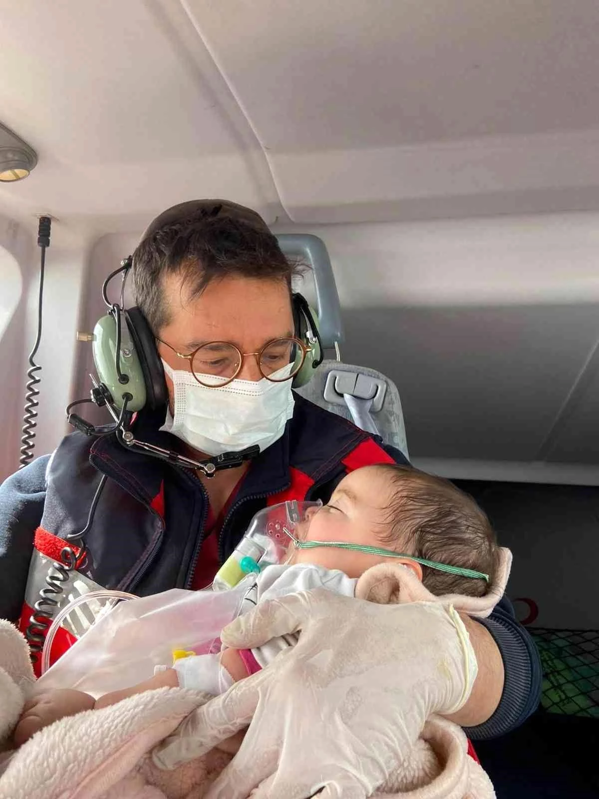 Son dakika haber: Solunum sıkıntısı çeken 6 aylık bebek ambulans helikopterle hastaneye sevk edildi