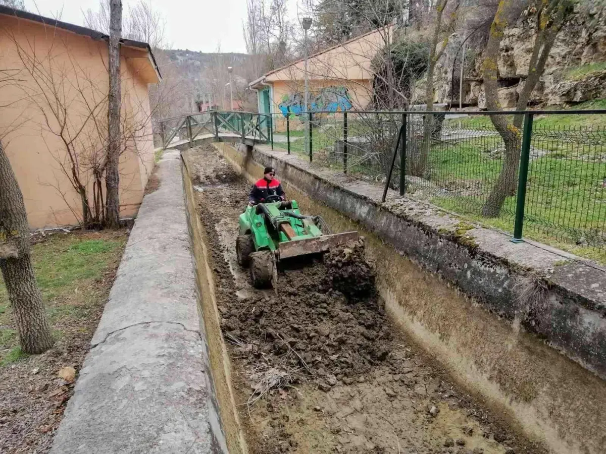 Sulama kanallarında temizlik