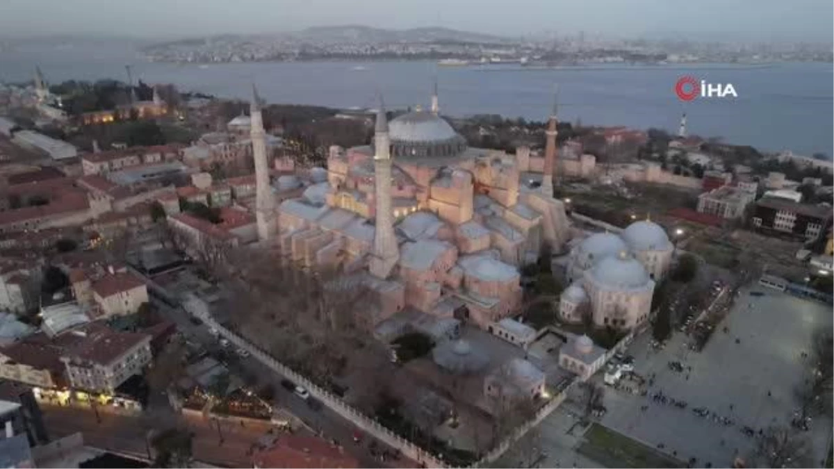 Sultanahmet Meydanı\'nda ilk iftar heyecanı