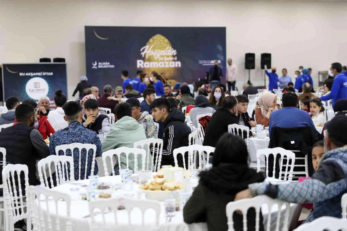 Toplu iftar geleneği Yeni Mahalle\'de yaşatılıyor