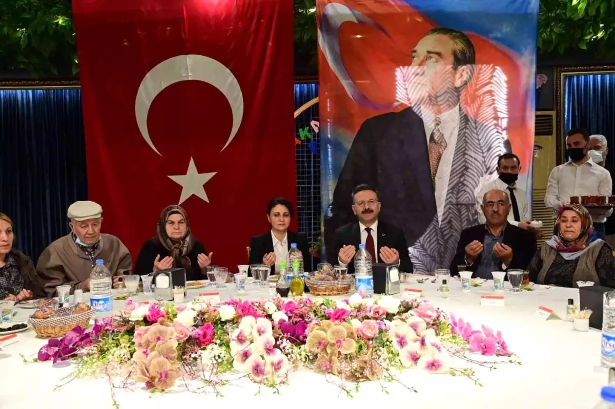 Vali Aksoy, iftarda şehit ailelerini ağırladı