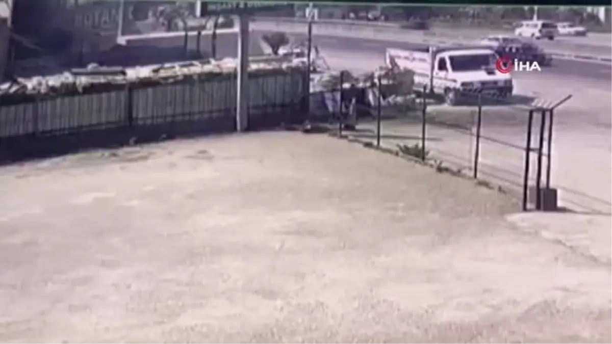 Yalova-İzmit karayolunda 2 araç alev alev yandı... O anlar kamerada