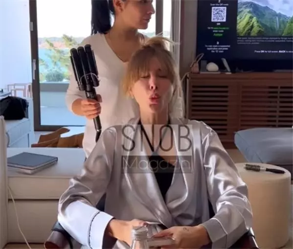 Arkadaşı Şeyma Subaşı'nın Makyajsız Halini Paylaştı!