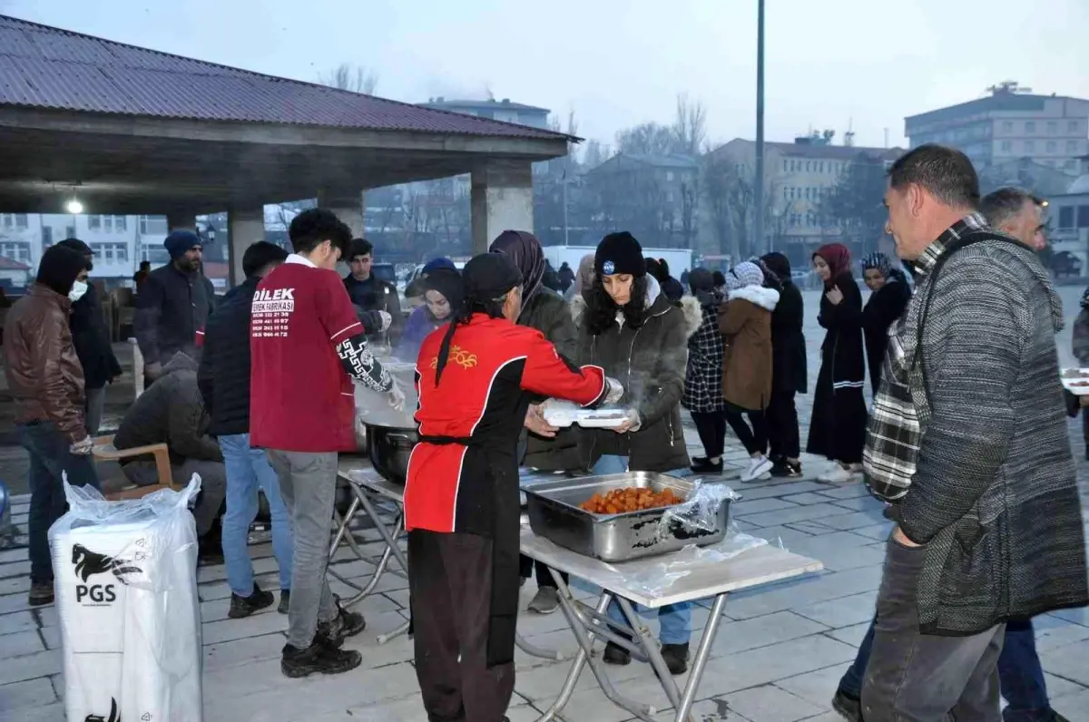 Bulanık\'ta iftar çadırı kuruldu