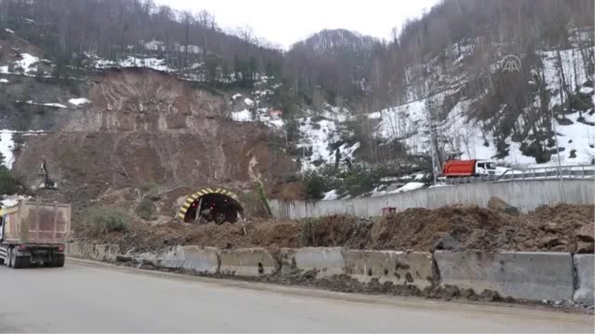 Heyelan sonrası Bolu Dağı Tüneli\'nde yol açma çalışmaları sürüyor