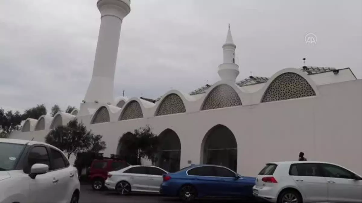 JOHANNESBURG - Güney Afrika\'da Müslümanlar ramazanın ilk iftarını yaptı