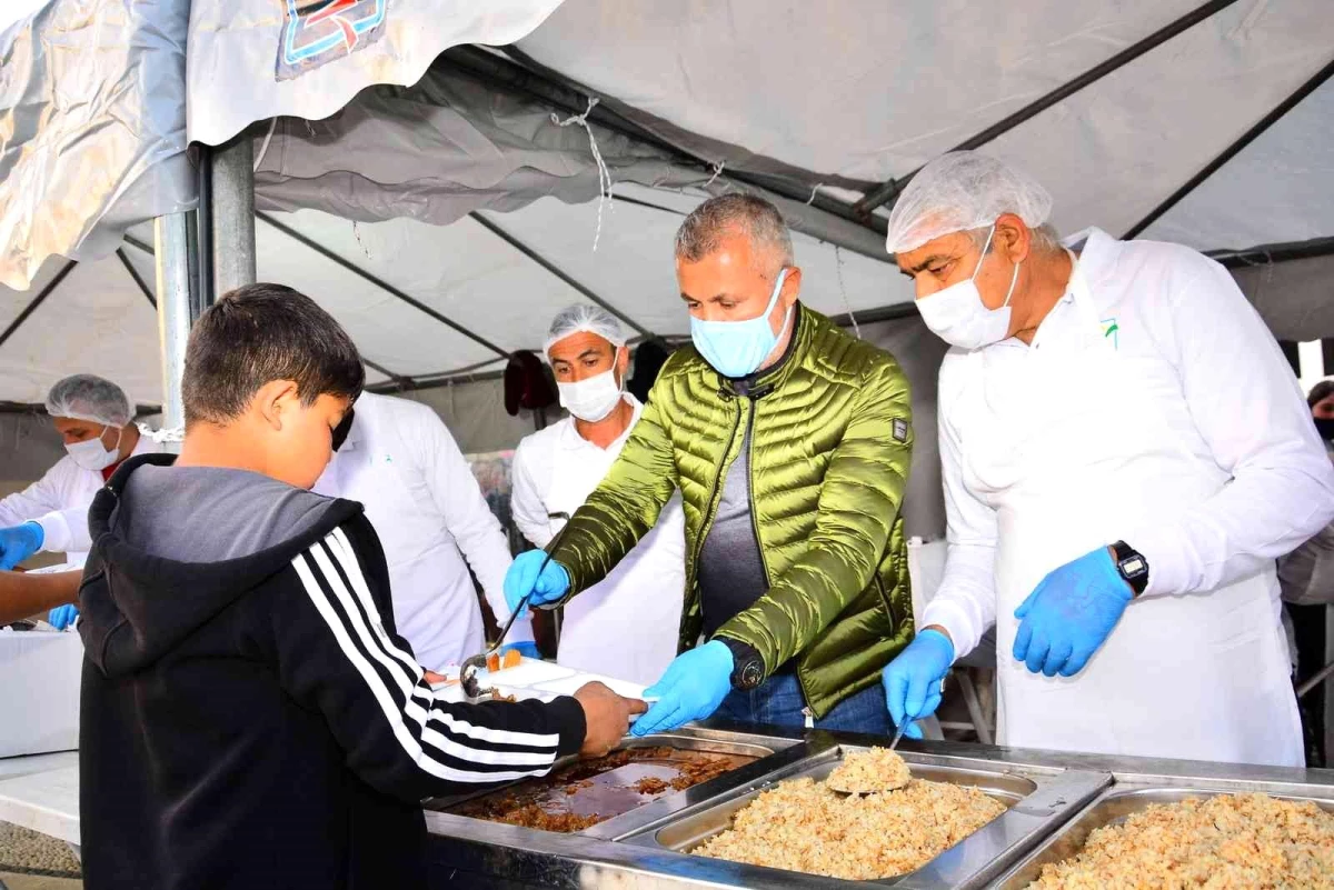 Manavgat\'ta 5 bin kişi aynı anda iftar açtı
