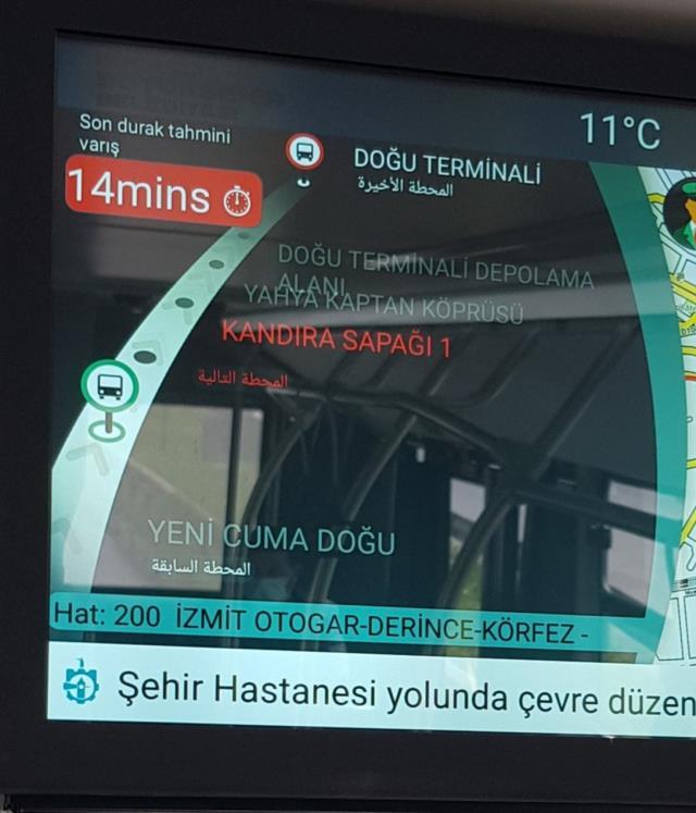 Otobüste Arapça yazıları gören Ümit Özdağ, küplere bindi: Böyle rezalet olur mu?